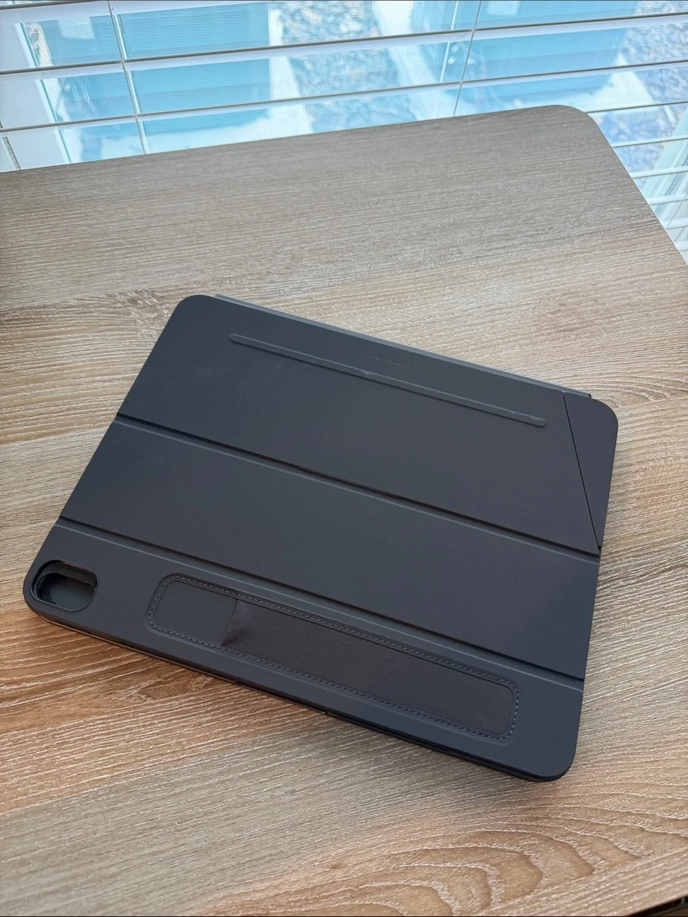 iPad Air 13” Keyboard Case w/ Trackpad & Pencil Holder – Black – Like New